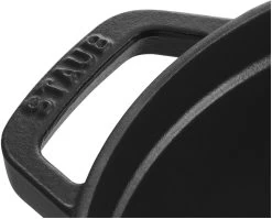 Staub Braadpan / Cocotte - Zwart - ø 26 Cm / 5.2 Liter 11 Staub Braadpan / Cocotte - Zwart - ø 26 Cm / 5.2 Liter -Keukenbenodigdheden Winkel 40500 241 0 7 4
