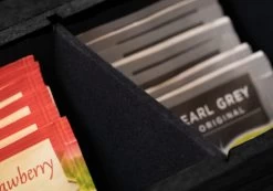 Sakura Tea Theedoos - Zwart - 6-vaks - Met Fluweel - 43 X 9 Cm 12 Sakura Tea Theedoos - Zwart - 6-vaks - Met Fluweel - 43 X 9 Cm -Keukenbenodigdheden Winkel 5 detail 6 lang zwart 1