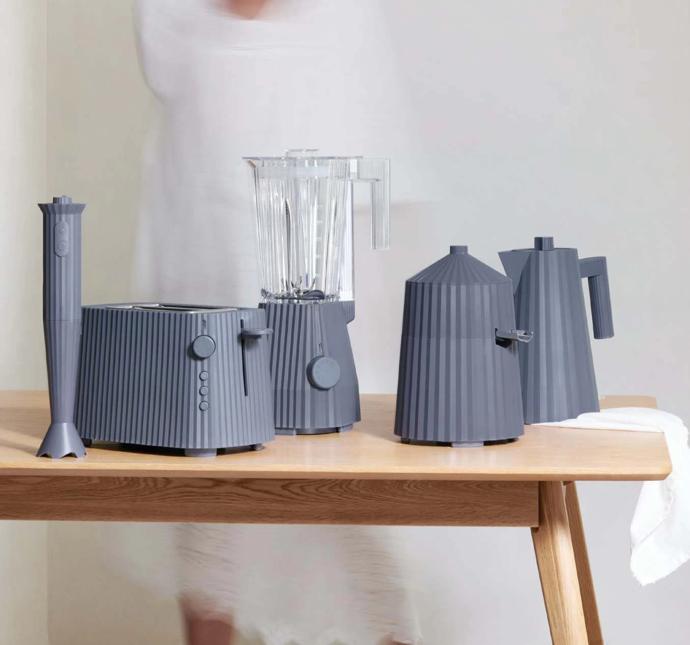 Alessi Tostiklemmen Voor Broodrooster Plissé - Grijs - Michele De Lucchi - MDL08RA G 4 Alessi Tostiklemmen Voor Broodrooster Plissé - Grijs - Michele De Lucchi - MDL08RA G - Afbeelding 2