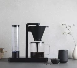 Wilfa Filter-koffiezetapparaat Performance Black - 1.25 Liter - WI602263 -Keukenbenodigdheden Winkel Coffee Brewer Performance WSPL 3B Environment LightBG Hor 638eed4ceb6577.05374313 1