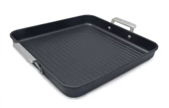 Valira Grillpan Aire Met Handgrepen - 23 X 23 Cm - Standaard Anti-aanbaklaag 11 Valira Grillpan Aire Met Handgrepen - 23 X 23 Cm - Standaard Anti-aanbaklaag -Keukenbenodigdheden Winkel GrillpanMetHandvaten23x23cm.jpg3