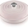 Le Creuset Braadpan Signature - Campagnard - Shell Pink - ø 26 Cm / 2.2 Liter -Keukenbenodigdheden Winkel LC 20191119 HL PS FS 21180267774430 002