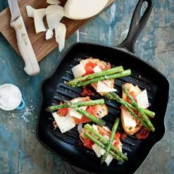 Le Creuset Grillpan Signature - Mat Zwart -26 X 26 Cm - Geëmailleerde Anti-aanbaklaag 7 Le Creuset Grillpan Signature - Mat Zwart -26 X 26 Cm - Geëmailleerde Anti-aanbaklaag -Keukenbenodigdheden Winkel le creuset paistinpannu 1