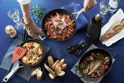 Le Creuset Sauteerpan Les Forgées TNS - ø 26 Cm / 2.7 Liter - Standaard Anti-aanbaklaag 9 Le Creuset Sauteerpan Les Forgées TNS - ø 26 Cm / 2.7 Liter - Standaard Anti-aanbaklaag -Keukenbenodigdheden Winkel le creuset sauteerpan 26cm sfeer pannen