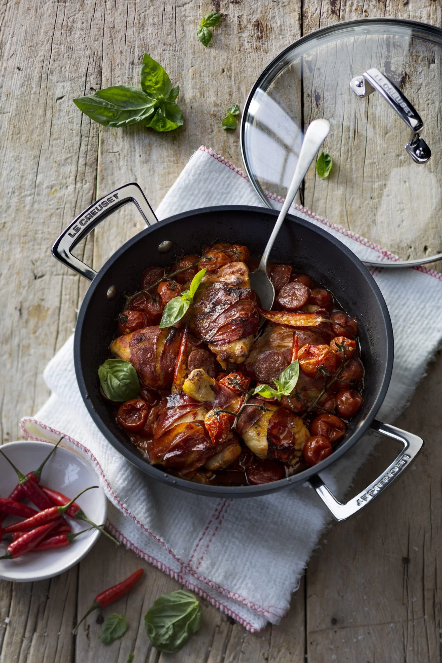 Le Creuset Hapjespan Met Deksel - Les Forgées TNS - ø 24 Cm / 2.3 Liter - Standaard Anti-aanbaklaag 5 Le Creuset Hapjespan Met Deksel - Les Forgées TNS - ø 24 Cm / 2.3 Liter - Standaard Anti-aanbaklaag - Afbeelding 3