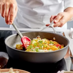 Demeyere Hapjespan Alu Pro 5 - Duraslide Titanium - ø 28 Cm / 3 Liter - Standaard Anti-aanbaklaag 11 Demeyere Hapjespan Alu Pro 5 - Duraslide Titanium - ø 28 Cm / 3 Liter - Standaard Anti-aanbaklaag -Keukenbenodigdheden Winkel pdp masonry content demeyere alu pro high 5 pan heats up quickly 750x750 1