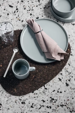 Blomus Schenkkan Pilare - Mirage Grey - 500 Ml -Keukenbenodigdheden Winkel servies blomus mio 21